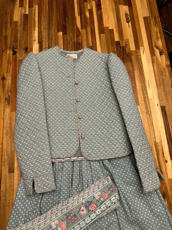 Vera Bradley “Green Mist” Floral Quilted Jacket and Skirt - Picture 2 of 6